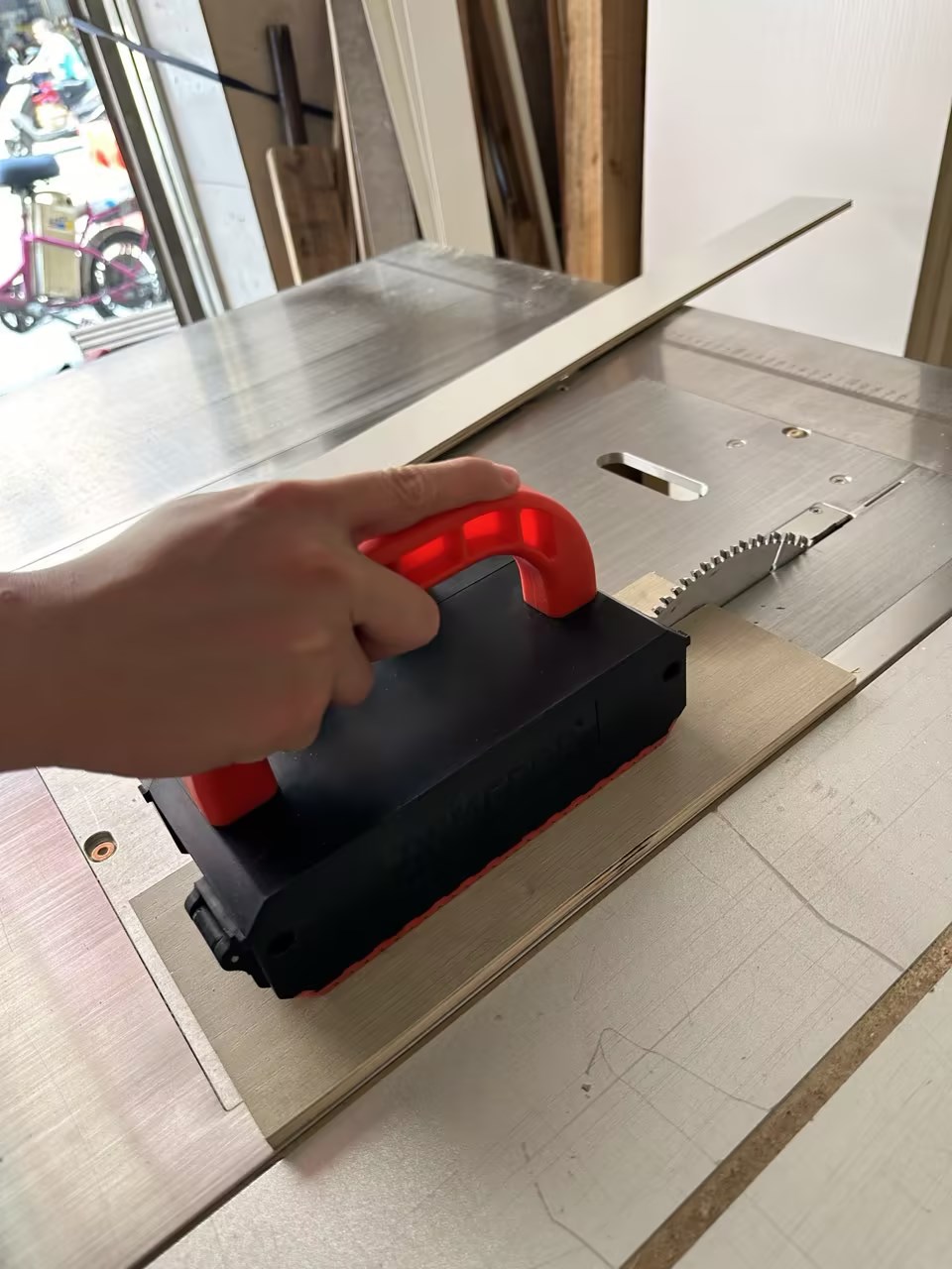 مكبس منشار الطاولة قابل للتعدي - مراجعة Woodworking Bandsaw وسعره
